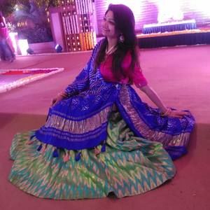 Meet your Posher, Mona